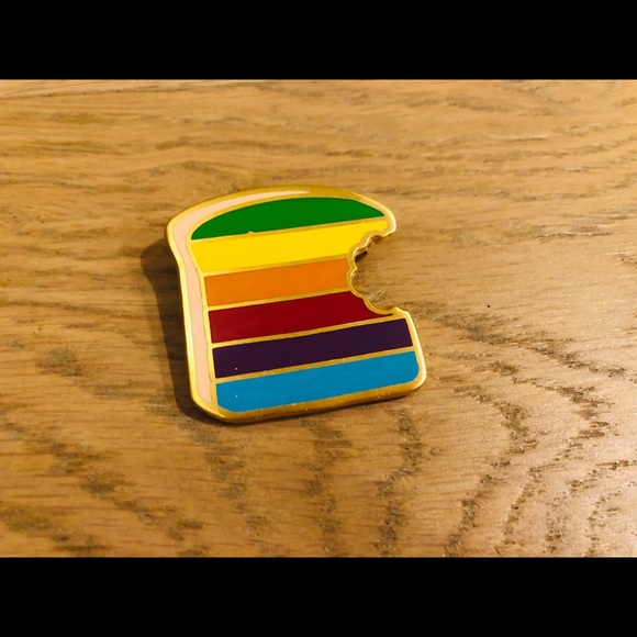 Rainbow Toast Brooch - Picture 2 of 3